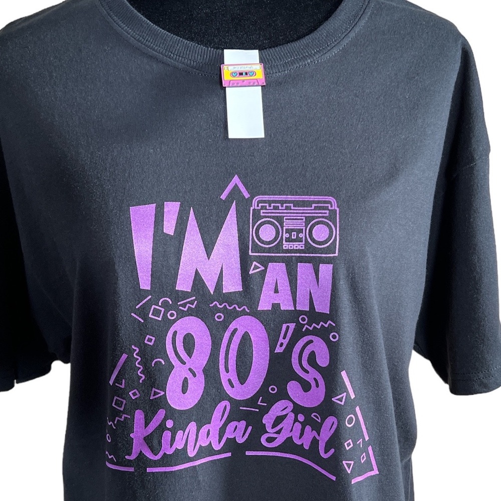 M&O GOLD - I’m An 80’s Kinda Girl Tee - Size L - Best of the 90’s Pin
